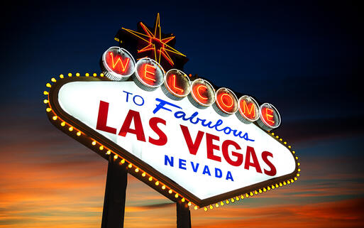 © somchaij / Shutterstock.com Die berühmte "Welcome to Las Vegas" Leuchttafel, Las Vegas, Nevada, USA © somchaij / Shutterstock.com