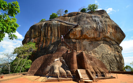 Die Festung Sigiriya Lion Rock in Sri Lanka © SurangaWeeratunga / Shutterstock.com