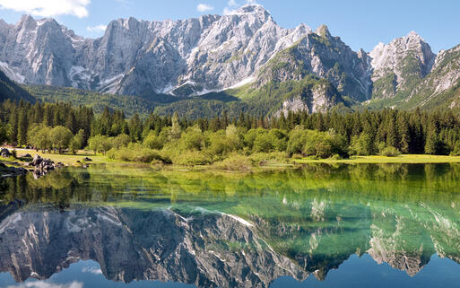 © Pablo Debat / Shutterstock.com Der See Lago di Fusine in Udine, Italien © Pablo Debat / Shutterstock.com