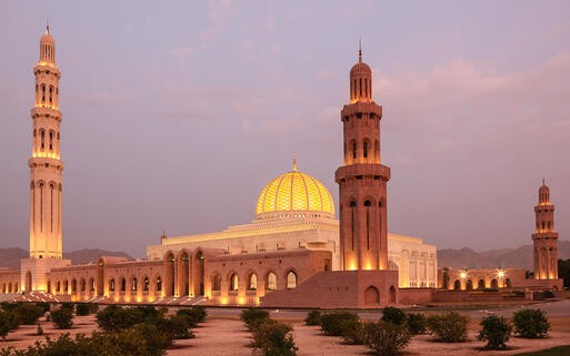 © Philip Lange / Shutterstock.com Die Große Sultan-Qabus-Moschee in Muscat zählt zu den weltweit gößten Moscheen © Philip Lange / Shutterstock.com