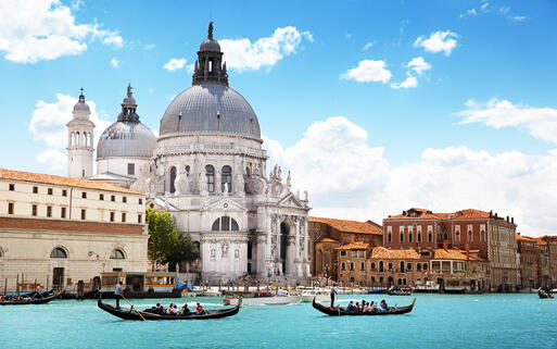 © Iakov Kalinin / Shutterstock.com Blick auf die Basilica Santa Maria della Salute und den Canal Grande © Iakov Kalinin / Shutterstock.com