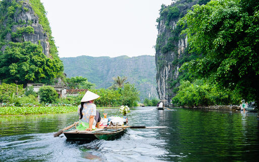 Die Grotte Tam Coc in der Provinz Ninh Binh © Hoang Tran / Shutterstock.com