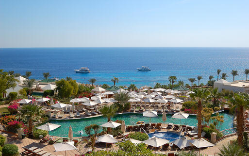 © slava296 / Shutterstock.com Swimmingpool in einem luxoriöschen Resort in Sharm el Sheikh © slava296 / Shutterstock.com