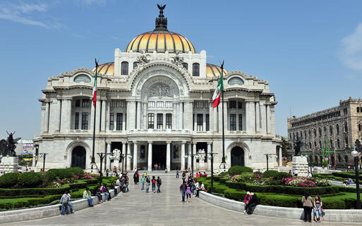 © ChameleonsEye / Shutterstock.com Palacio de Bellas Artes in Mexiko Stadt © ChameleonsEye / Shutterstock.com