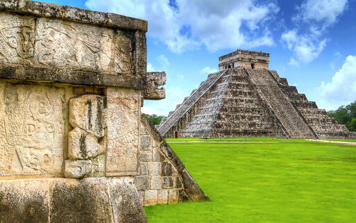 © Patryk Kosmider / Shutterstock.com Kukulkan Pyramide von Chichen Itza - einer der sieben Weltwunder, Mexiko © Patryk Kosmider / Shutterstock.com