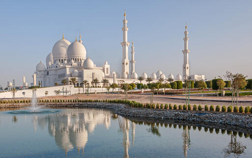 Die Sheikh Zayed Moschee in Abu Dhabi © Mariia Savoskula / Shutterstock.com