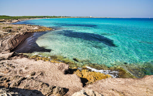 © ROBERTO ZILLI / Shutterstock.com Punta della Suina beach in Salento, Apulia. Italy. © ROBERTO ZILLI / Shutterstock.com