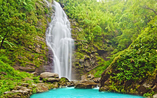 Der Wasserfall Khe Kem im Nationalpark Pu Mat © Khoroshunova Olga / Shutterstock.com